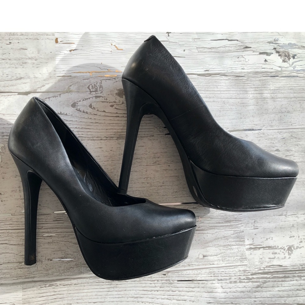 Steve Madden pump